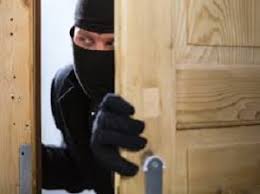 லண்டனில் தமிழ் குடும்பத்தின் வீட்டிற்குள் புகுந்து துணிகரக் கொள்ளை: பெறுமதியான தங்க நகைகள் திருட்டு!